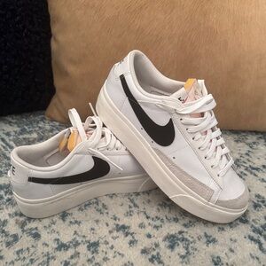 Nike Blazer Low Platform
White Black (Women's)